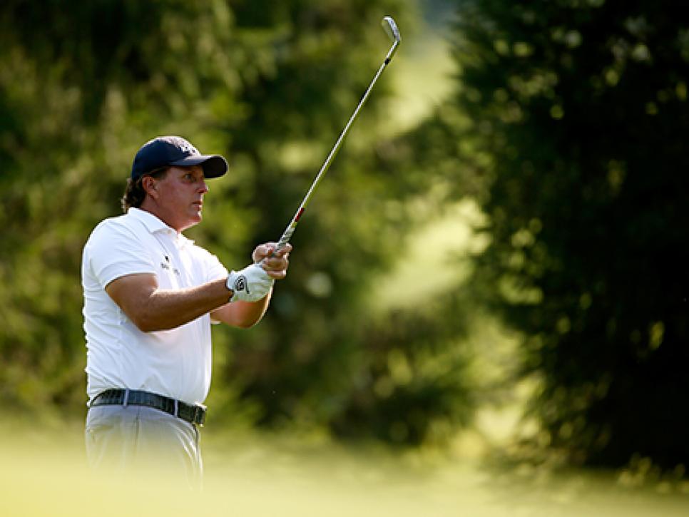 /content/dam/images/golfdigest/fullset/2015/07/20/55ad7a25add713143b42a4fb_blogs-the-loop-phil-mickelson-0802.jpg