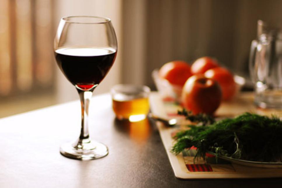 fitnessfriday-thanksgiving-tips-wine.jpg