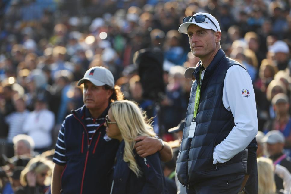 jim-furyk-ryder-cup-2018-friday-disappointed.jpg