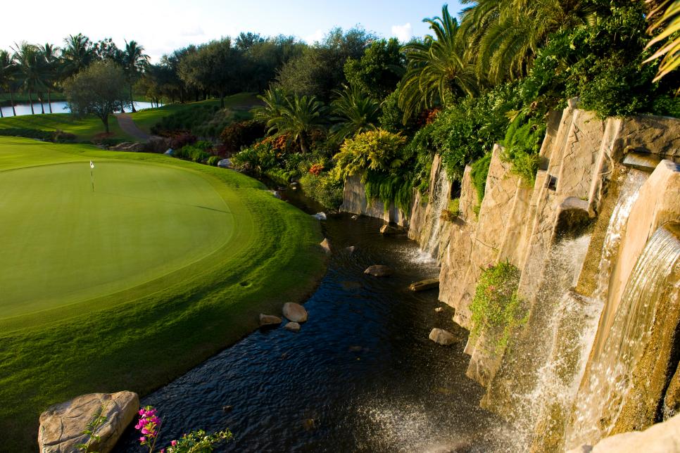 178 - Trump-International-Golf-Club West-Palm-Beach - par-4 16th hole - Courtesy of Trump Organization.jpg