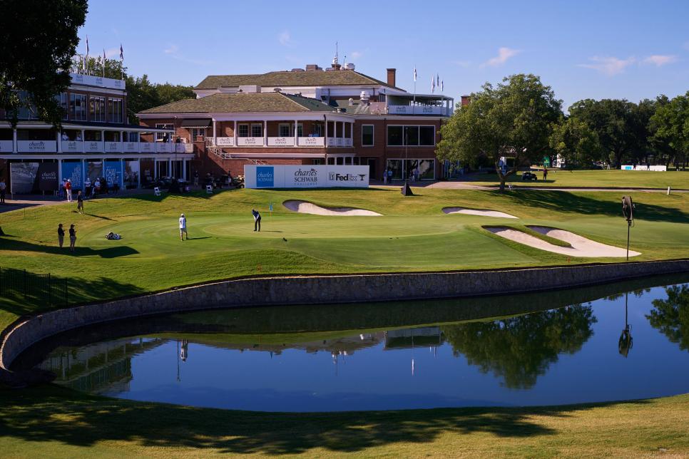 /content/dam/images/golfdigest/fullset/2020/06/colonial-2020-thursday-clubhouse-empty-18th-green.jpg