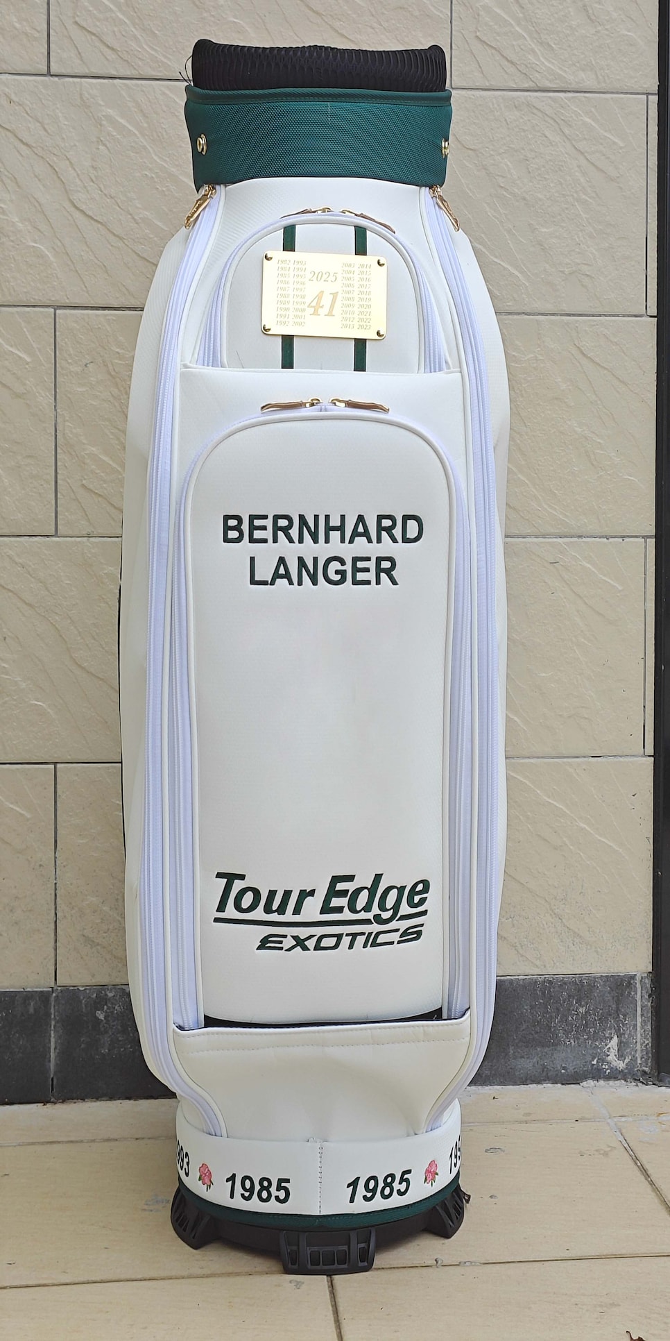 /content/dam/images/golfdigest/fullset/2020/08/Langer Masters bag.jpg