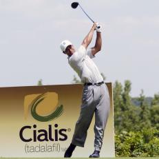 Tiger Woods warms up for the Cialis Western Open with a practice  round in the Wednesday Pro Am, June 30, 2004 in Lemont, Illinois. (Photo by A. Messerschmidt/Getty Images)