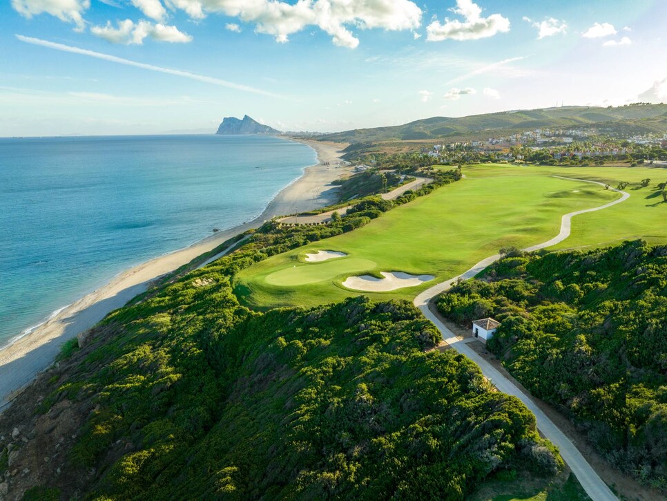 /content/dam/images/golfdigest/fullset/2022/1/LA-Hacienda.jpg