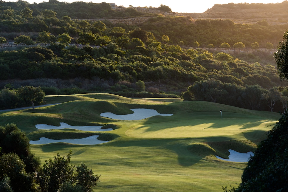 /content/dam/images/golfdigest/fullset/2022/1/fincacort-12-long-am_yfprjr.jpg