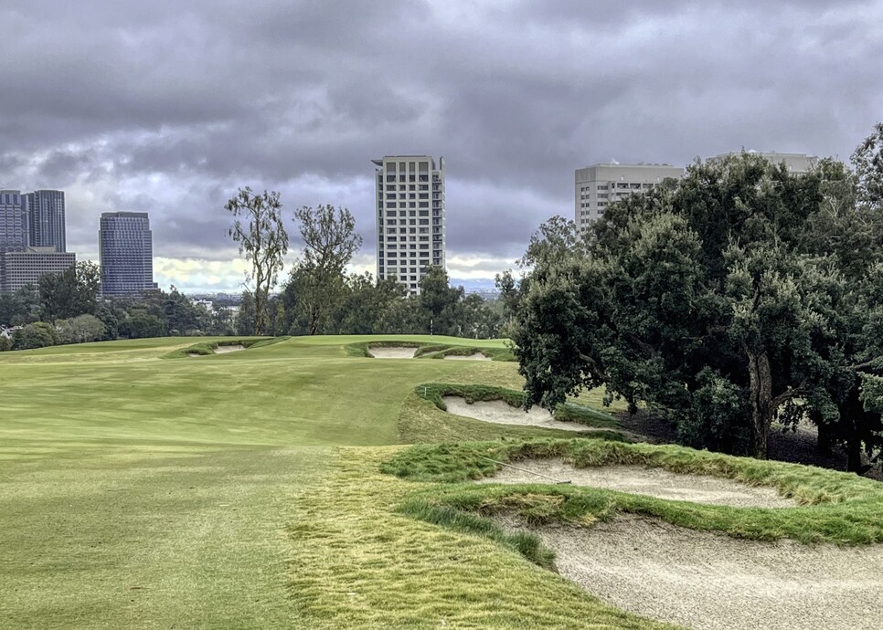 /content/dam/images/golfdigest/fullset/2023/1/LACC 14 fairway.jpg