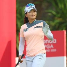 CHON BURI, THAILAND - FEBRUARY 23: Jin Young Ko of Republic of Korea acknowledges to the fan before tee off at 1st hole during the first round of the Honda LPGA Thailand at Siam Country Club on February 23, 2023 in Chon Buri, . (Photo by Thananuwat Srirasant/Getty Images)