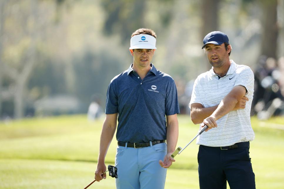 PACIFIC PALISADES, CALIFORNIA - FEBRUARY 19: (L-R) Beau Hossler of the United States and Scottie Scheffler of the United States talk on the 17th green during the third round of The Genesis Invitational at Riviera Country Club on February 19, 2022 in Pacific Palisades, California. (Photo by Cliff Hawkins/Getty Images)