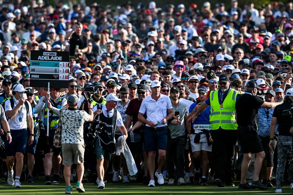 ADELAIDE, AUSTRALIA - APRIL 28:Huge crowd follows leader  Brendan Steele of the Hyflyers down the 18th during LIV Adelaide at The Grange Golf Club on April 28, 2024 in Adelaide, Australia. (Photo by Mark Brake/Getty Images)