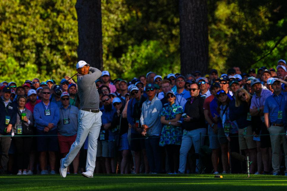 /content/dam/images/golfdigest/fullset/2024/Tiger-Woods-Masters-Friday-fans.jpg