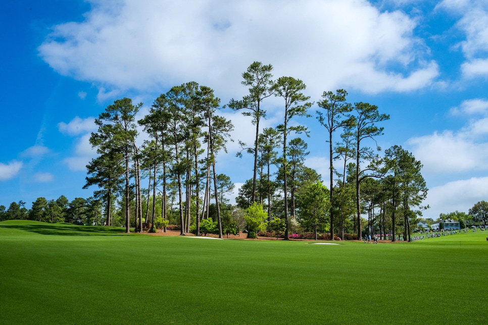 /content/dam/images/golfdigest/fullset/2025/4/augusta-national-eighth-hole-missing-trees.jpg