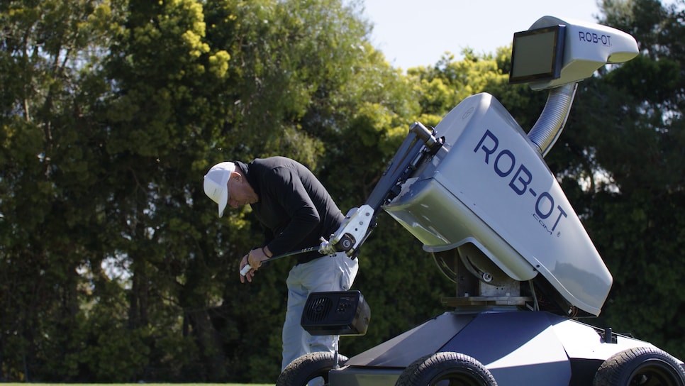 /content/dam/images/golfdigest/fullset/2025/4/gene-parente-setting-up-robot.png
