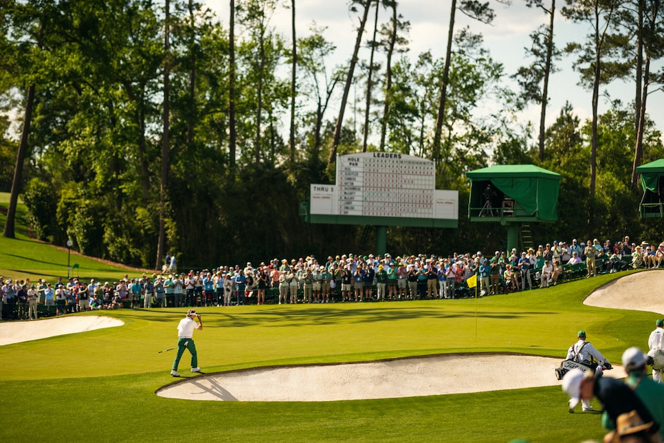 /content/dam/images/golfdigest/fullset/2025/bernhard-langer-fans-masters.jpg