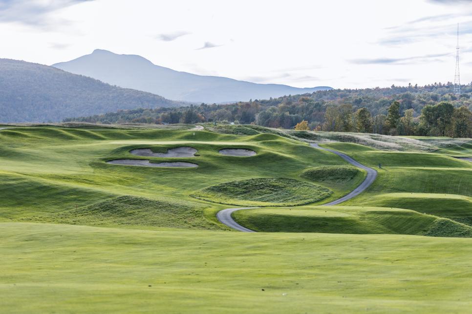 /content/dam/images/golfdigest/fullset/course-photos-for-places-to-play/CC-of-Vermont-Hole1and2-Vermont-17547.JPG