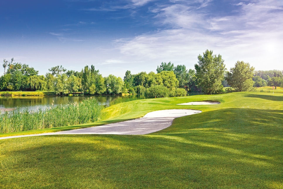 /content/dam/images/golfdigest/fullset/course-photos-for-places-to-play/Colony_club_gutenhof_sands.jpg