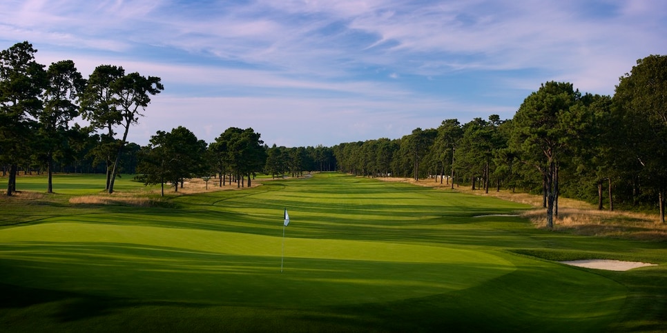 /content/dam/images/golfdigest/fullset/course-photos-for-places-to-play/Oyster_Harbors_Massachusetts_Hole_Two.jpeg