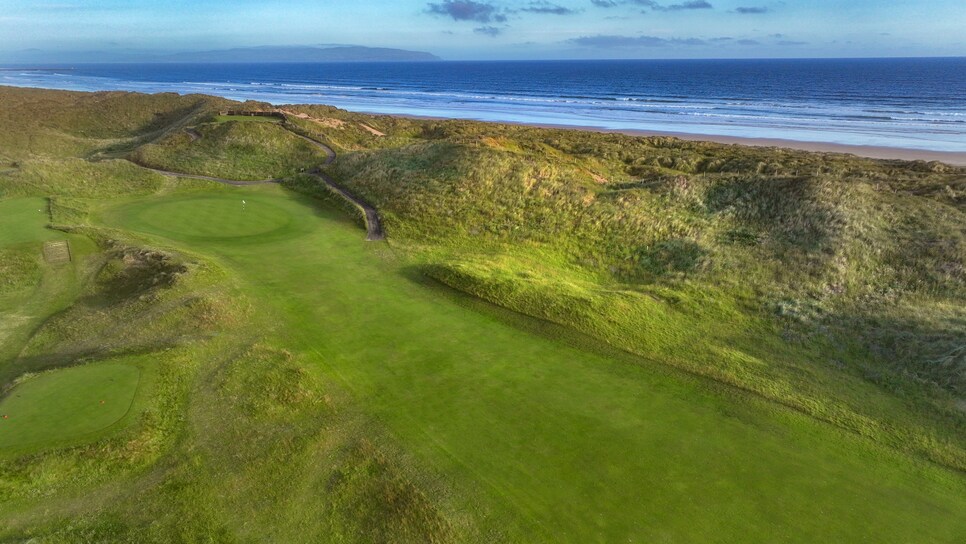 /content/dam/images/golfdigest/fullset/course-photos-for-places-to-play/Portstewart_01AerialSideGreen_0896.jpg