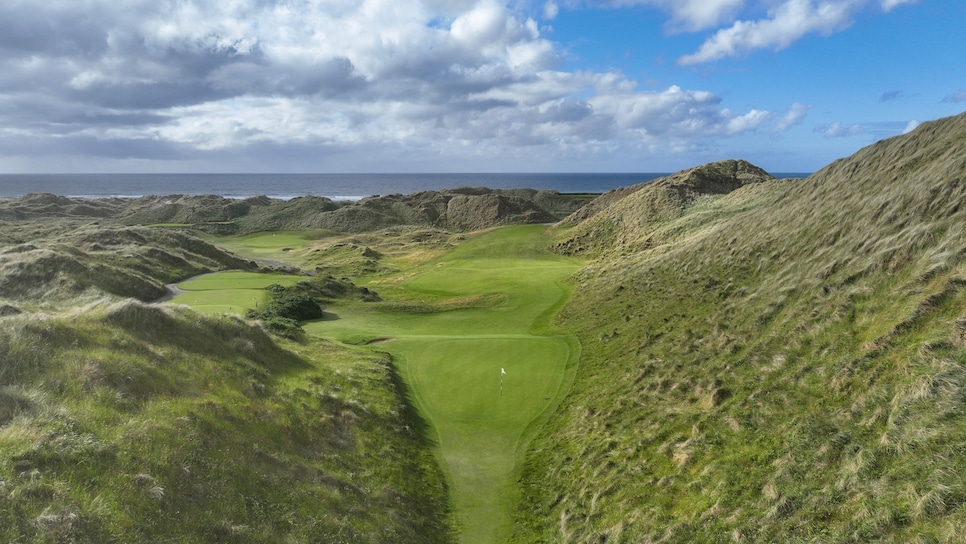 /content/dam/images/golfdigest/fullset/course-photos-for-places-to-play/Portstewart_02AerialBackLow_0282.jpg