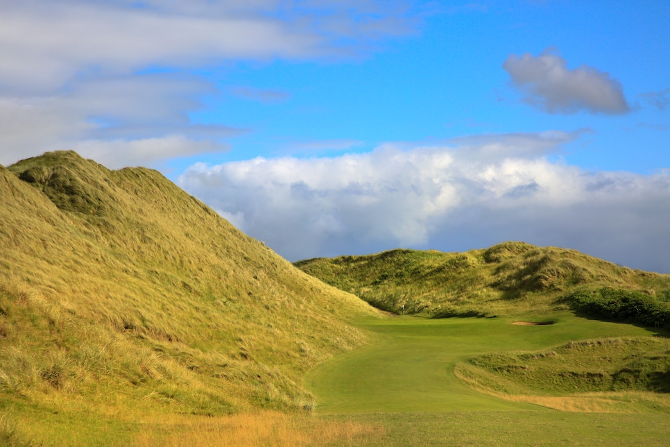 /content/dam/images/golfdigest/fullset/course-photos-for-places-to-play/Portstewart_02TeeLow_9615.jpg