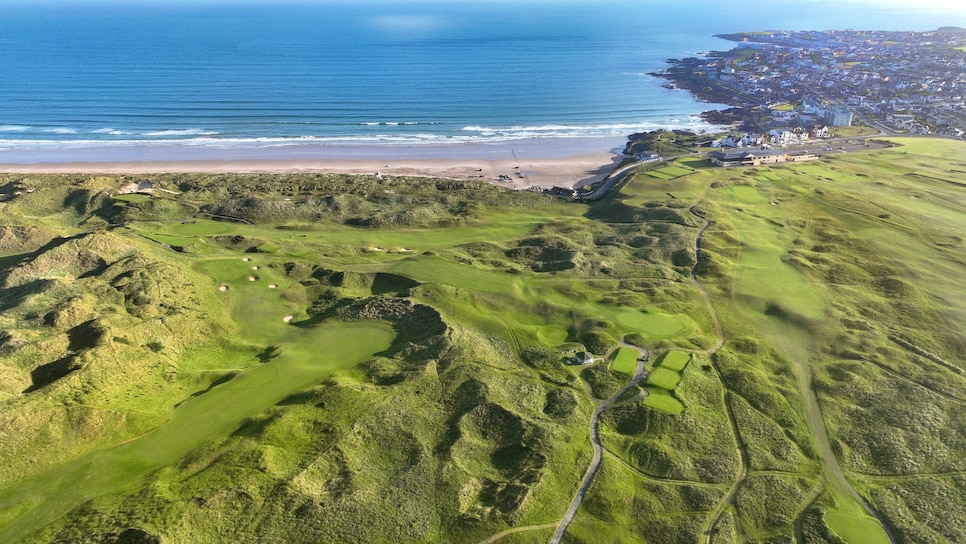 /content/dam/images/golfdigest/fullset/course-photos-for-places-to-play/Portstewart_AerialCourseTown_0967.jpg