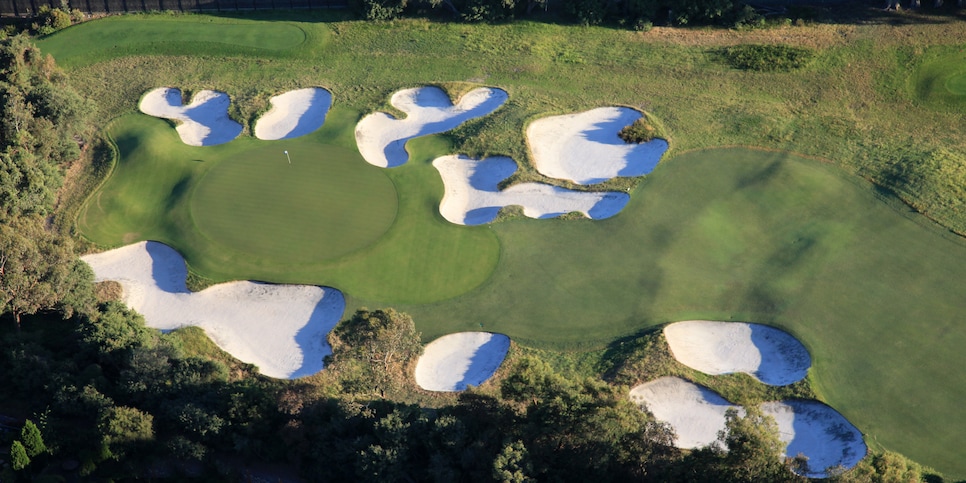 /content/dam/images/golfdigest/fullset/course-photos-for-places-to-play/RMGCWest_14GreenAerial_0137.jpg