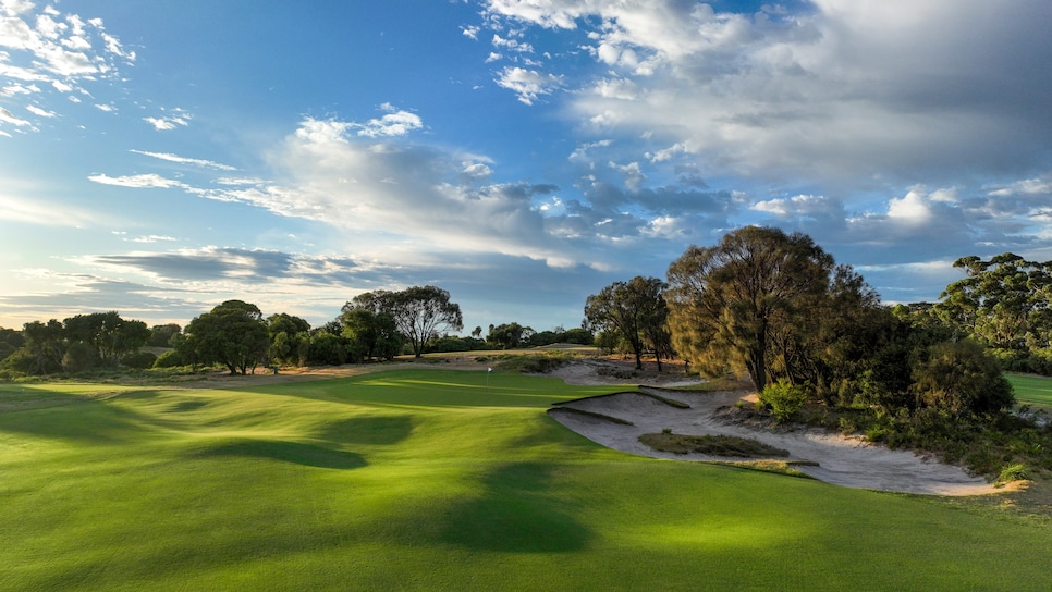 /content/dam/images/golfdigest/fullset/course-photos-for-places-to-play/RMGCWest_17AerialGreenWide_0299.jpg