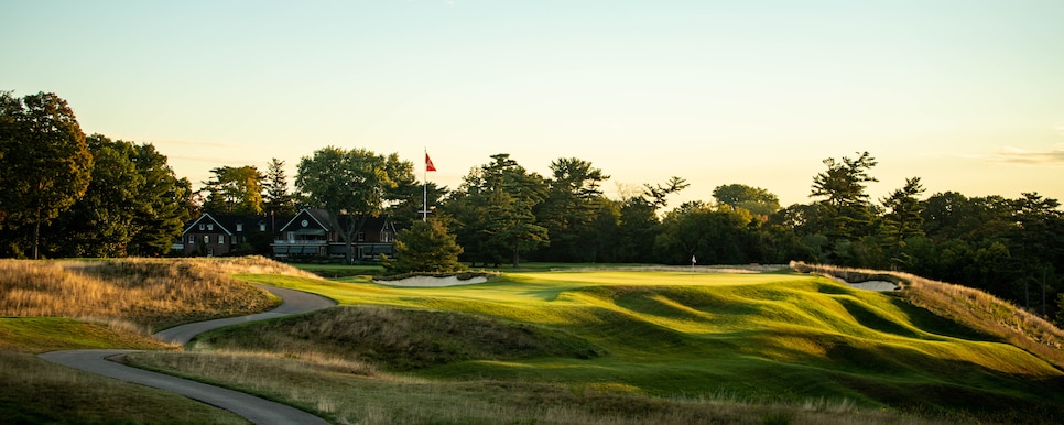 /content/dam/images/golfdigest/fullset/course-photos-for-places-to-play/Toronto_Golf_Club_Clubhouse.jpg