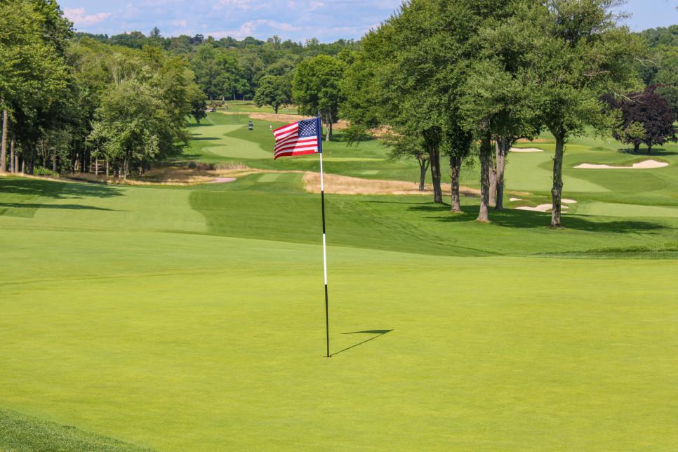 /content/dam/images/golfdigest/fullset/course-photos-for-places-to-play/Wee-Burn-flag-Connecticut-1565.jpg
