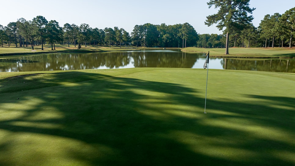 /content/dam/images/golfdigest/fullset/course-photos-for-places-to-play/Wilson-Country-Club-GreenandPond-7090.jpg