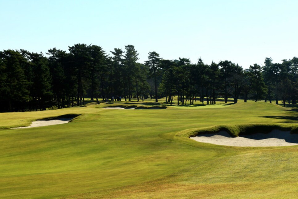 /content/dam/images/golfdigest/fullset/course-photos-for-places-to-play/abikogolfclub-japan.jpg