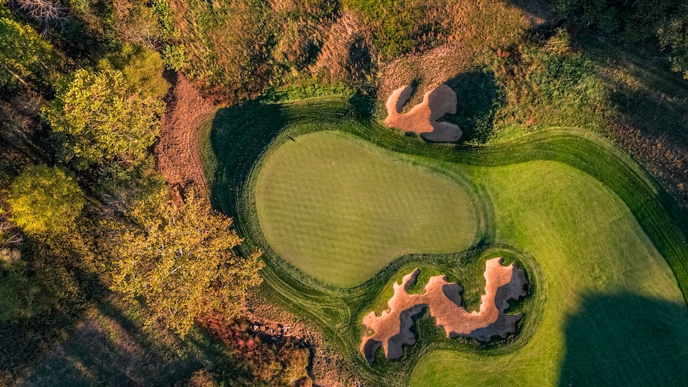 /content/dam/images/golfdigest/fullset/course-photos-for-places-to-play/ballyhack-virginia-eighth-green-aerial.jpg