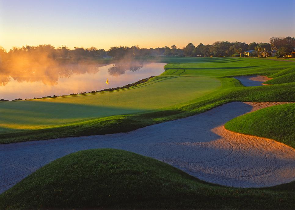 /content/dam/images/golfdigest/fullset/course-photos-for-places-to-play/bay-hill-eighteen-1633.jpg