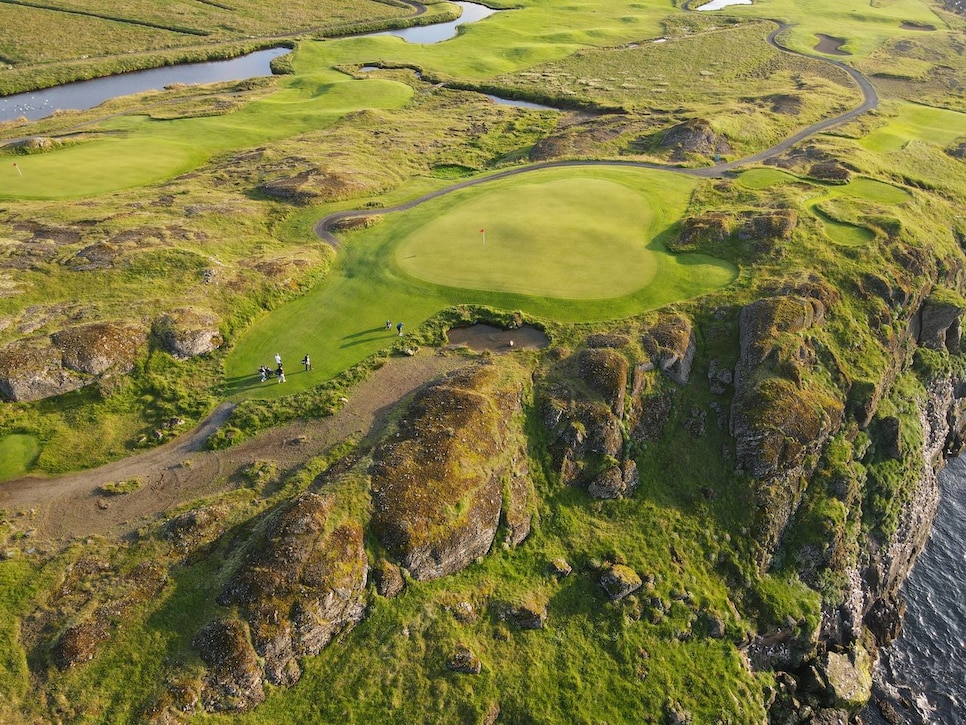 /content/dam/images/golfdigest/fullset/course-photos-for-places-to-play/brautarholt-golf-club-iceland.jpeg