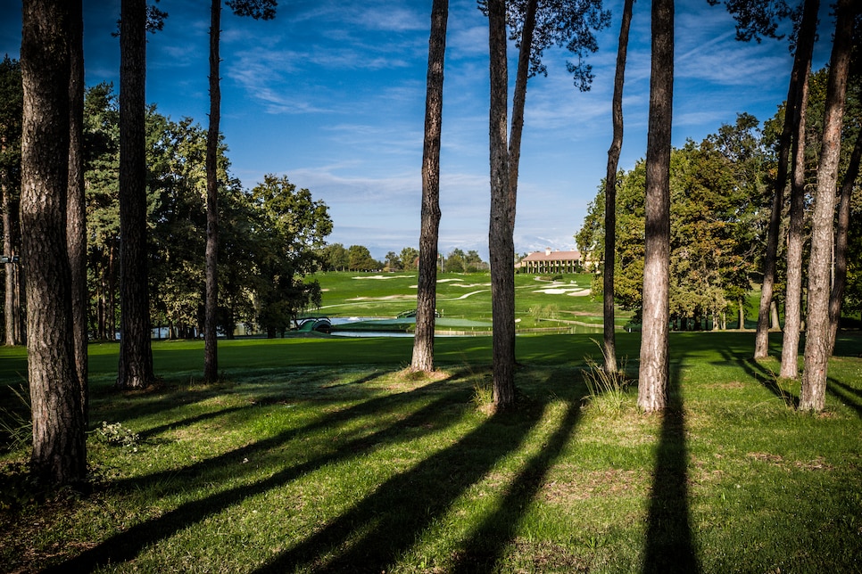 /content/dam/images/golfdigest/fullset/course-photos-for-places-to-play/castelconturbia-golf-club-italy.jpg