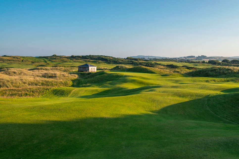 /content/dam/images/golfdigest/fullset/course-photos-for-places-to-play/castlerock-bann-northern-ireland-eighth-hole.jpg