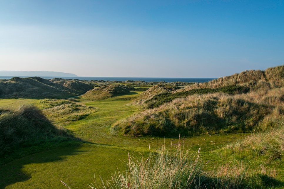 /content/dam/images/golfdigest/fullset/course-photos-for-places-to-play/castlerock-bann-northern-ireland-ninth-hole.jpg