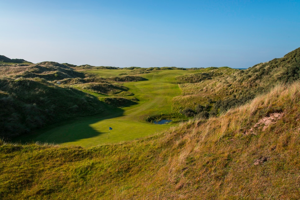 /content/dam/images/golfdigest/fullset/course-photos-for-places-to-play/castlerock-bann-northern-ireland-sixth-hole.jpg