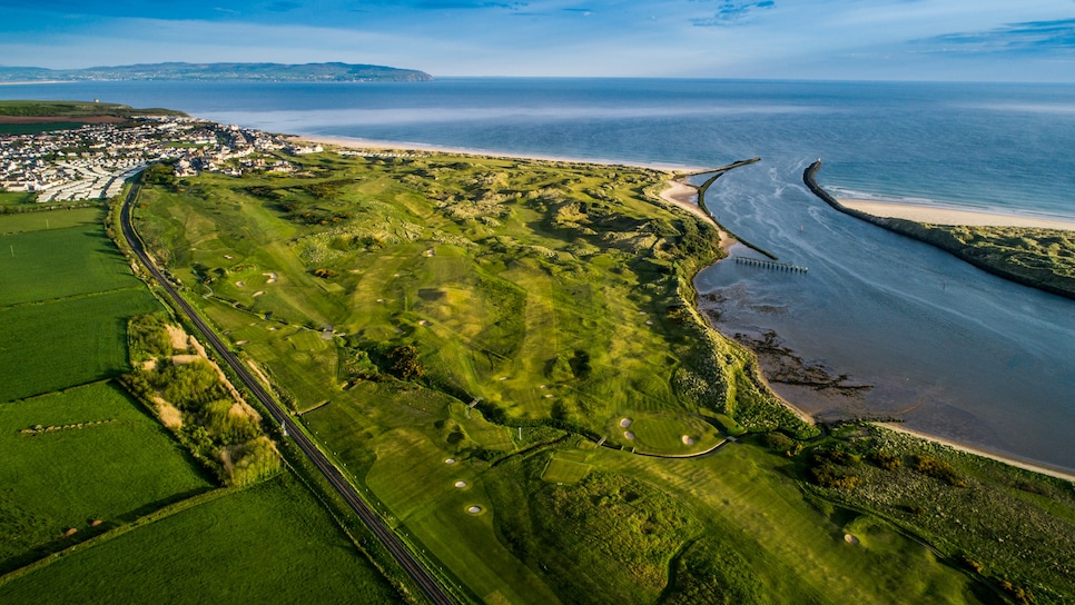 /content/dam/images/golfdigest/fullset/course-photos-for-places-to-play/castlerock-mussenden-ireland-aerial.jpg