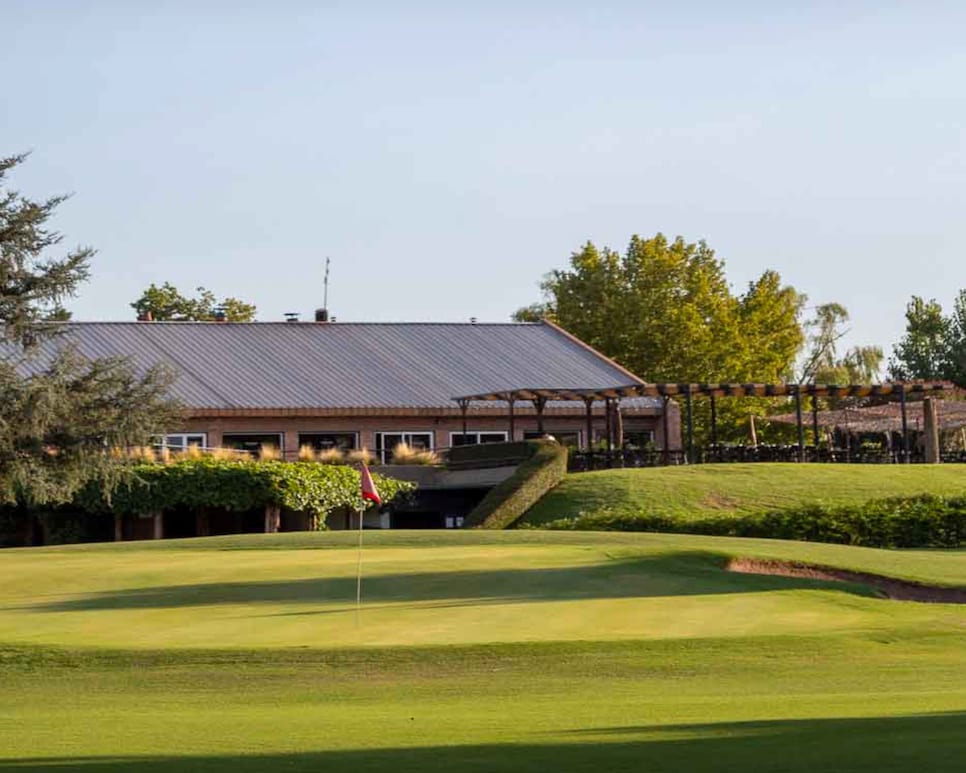 /content/dam/images/golfdigest/fullset/course-photos-for-places-to-play/club-de-campo-mendoza-argentina.jpg