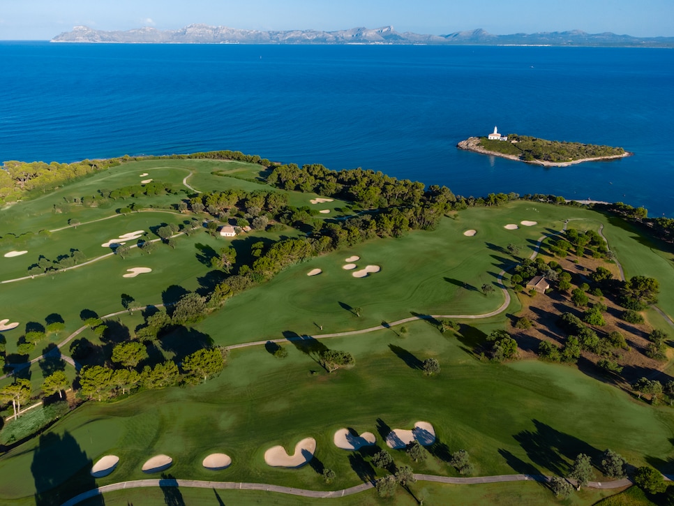 /content/dam/images/golfdigest/fullset/course-photos-for-places-to-play/club-de-golf-alcanada-spain-aerial.jpg
