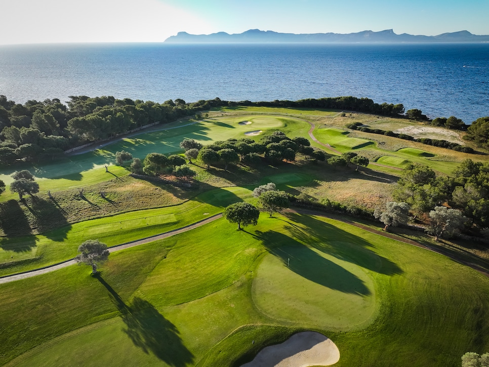 /content/dam/images/golfdigest/fullset/course-photos-for-places-to-play/club-de-golf-alcanada-spain-panorama.jpg