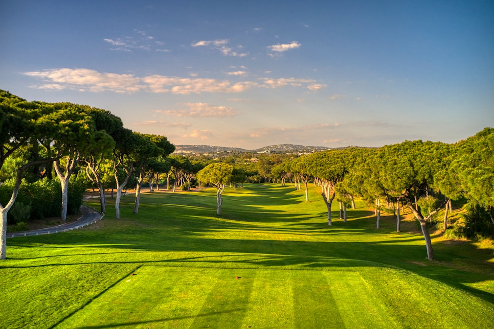 /content/dam/images/golfdigest/fullset/course-photos-for-places-to-play/dom-pedro-vilamoura-old-course-first-hole-portugal.JPG