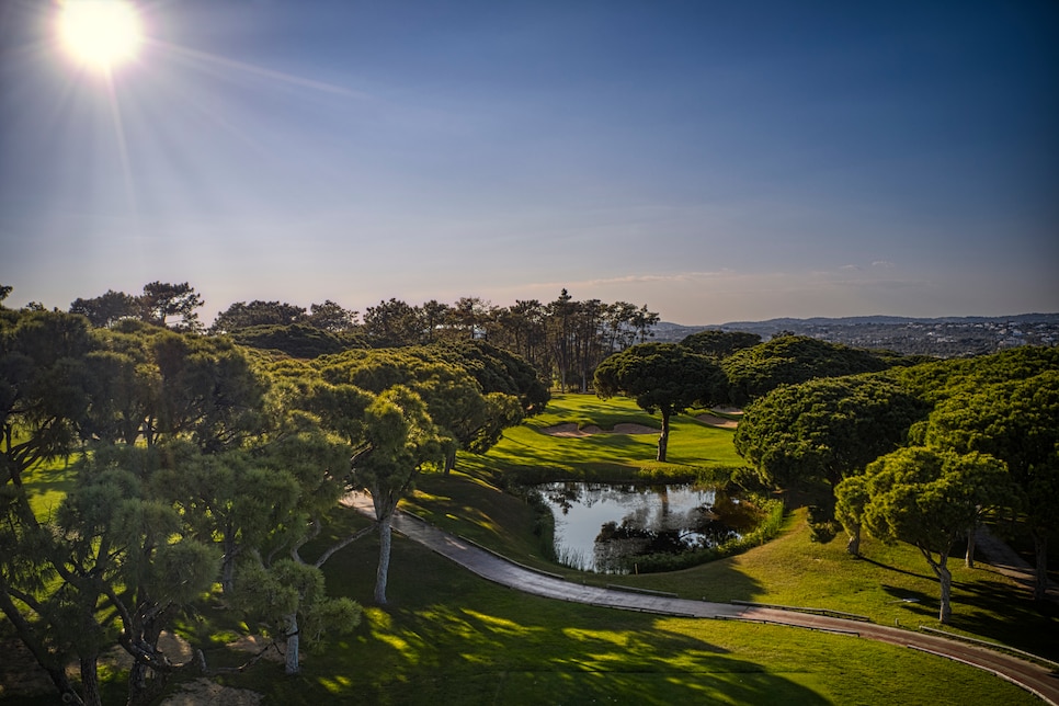 /content/dam/images/golfdigest/fullset/course-photos-for-places-to-play/dom-pedro-vilamoura-old-course-fourth-hole-portugal.JPG