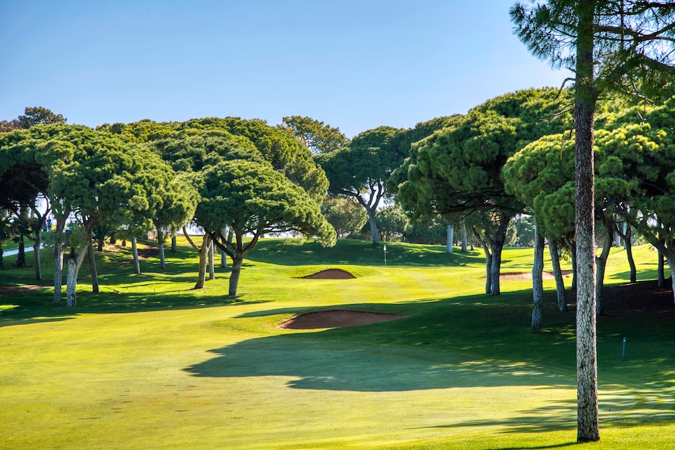 /content/dam/images/golfdigest/fullset/course-photos-for-places-to-play/dom-pedro-vilamoura-old-course-ninth-hole-portugal.JPG