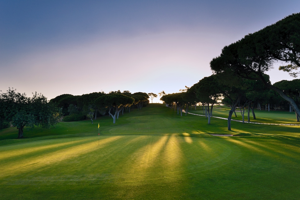 /content/dam/images/golfdigest/fullset/course-photos-for-places-to-play/dom-pedro-vilamoura-old-course-sixth-hole-portugal.jpg