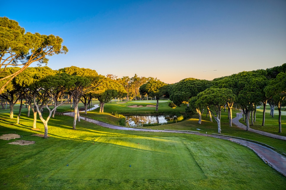 /content/dam/images/golfdigest/fullset/course-photos-for-places-to-play/dompedro-vilamoura-oldcourse-fourth-hole-portugal.jpg