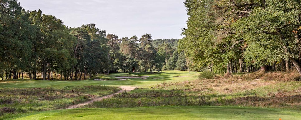 /content/dam/images/golfdigest/fullset/course-photos-for-places-to-play/fontainebleau-france-fifth-hole.jpg