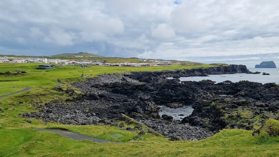 /content/dam/images/golfdigest/fullset/course-photos-for-places-to-play/iceland-golfklúbburvestmannaeyja.jpg