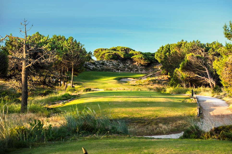 /content/dam/images/golfdigest/fullset/course-photos-for-places-to-play/oitavos-dunes-portugal-jacob-sjöman.jpg