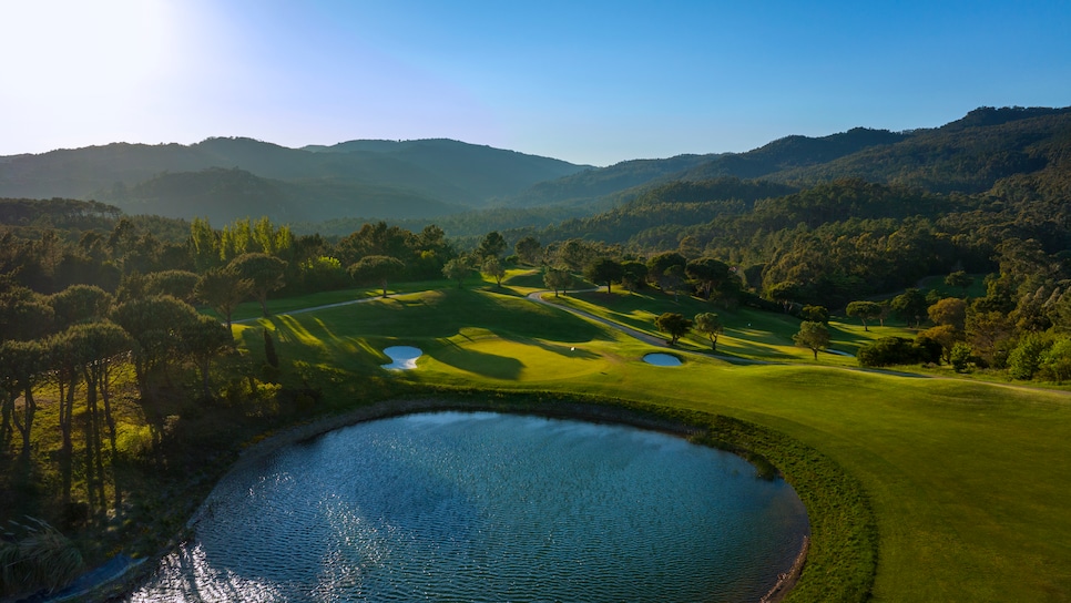 /content/dam/images/golfdigest/fullset/course-photos-for-places-to-play/penha-longa-resort-portugal-fifteen.jpg